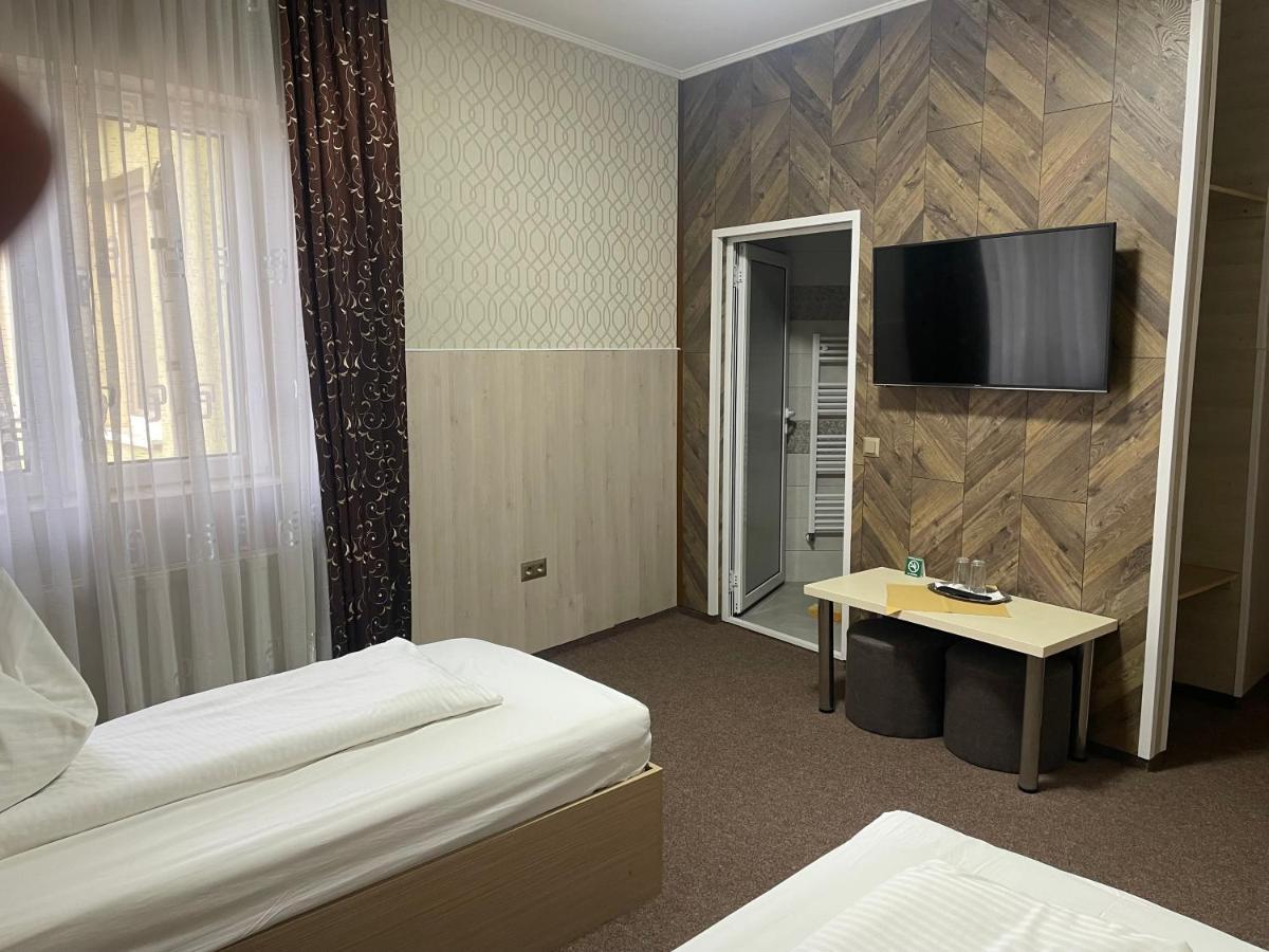 Pension Regal Satu Mare Exterior photo