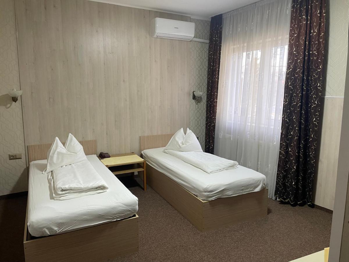 Pension Regal Satu Mare Exterior photo